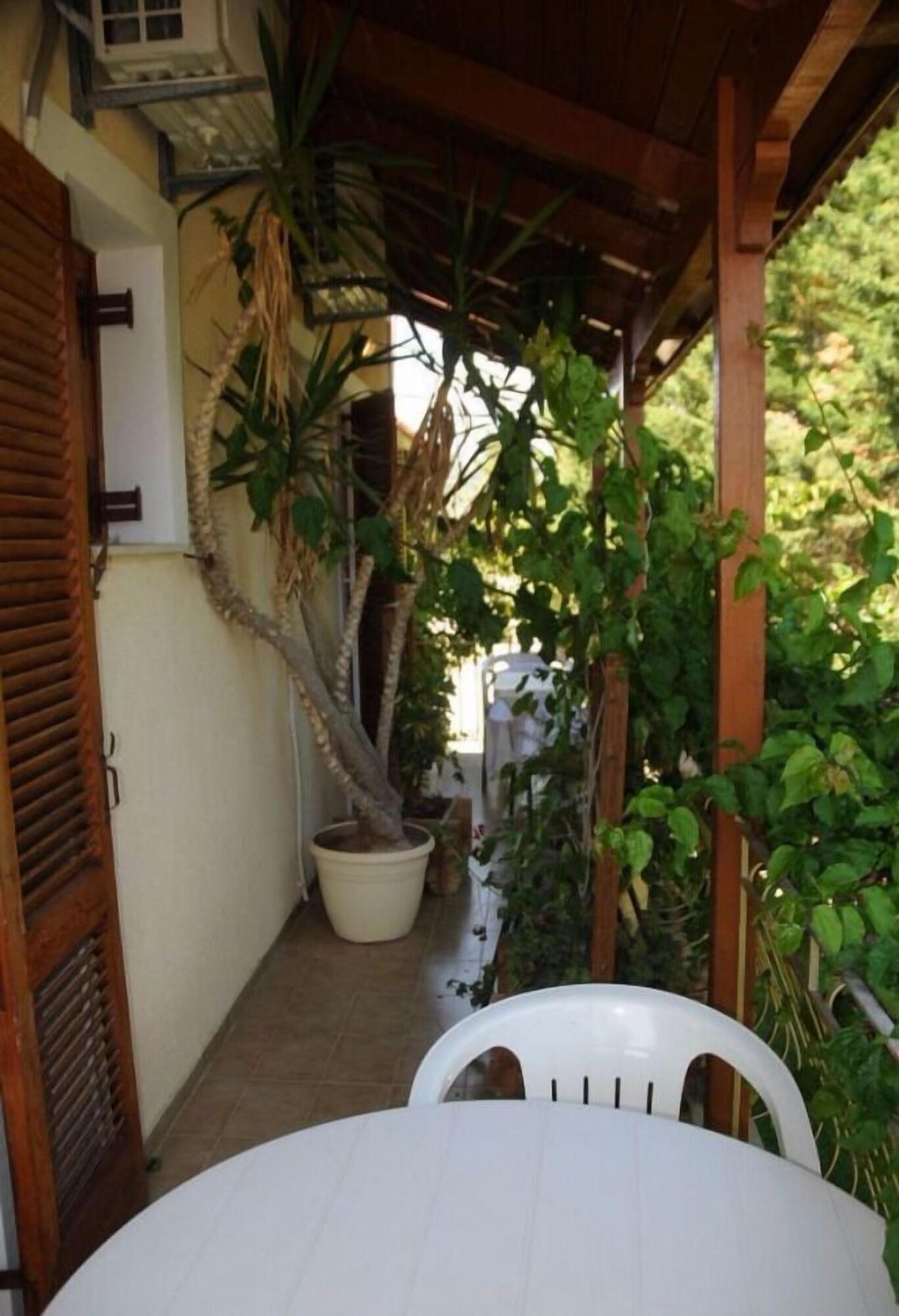 Helena'S Studios Livathos  Exterior foto